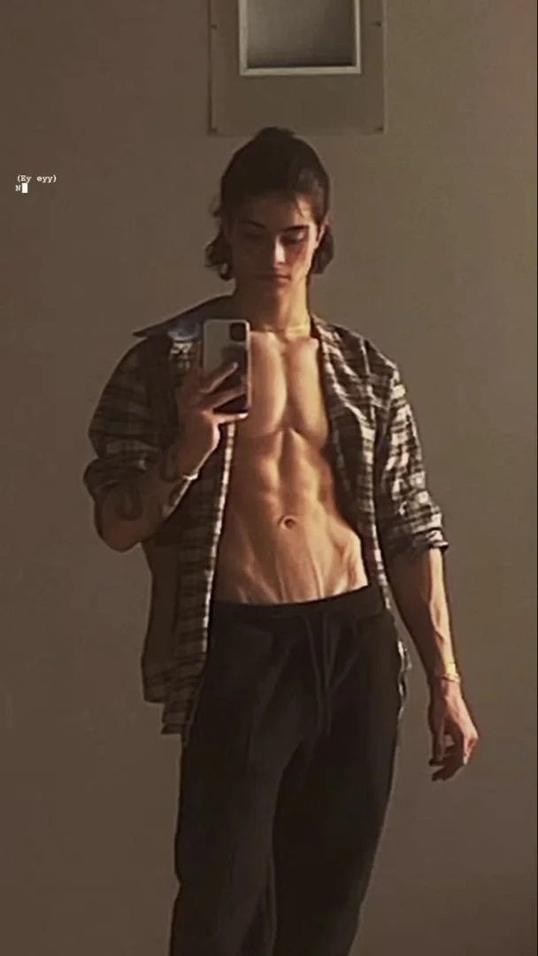 Fitness enthusiast demonstrating exercises for achieving 6 pack abs